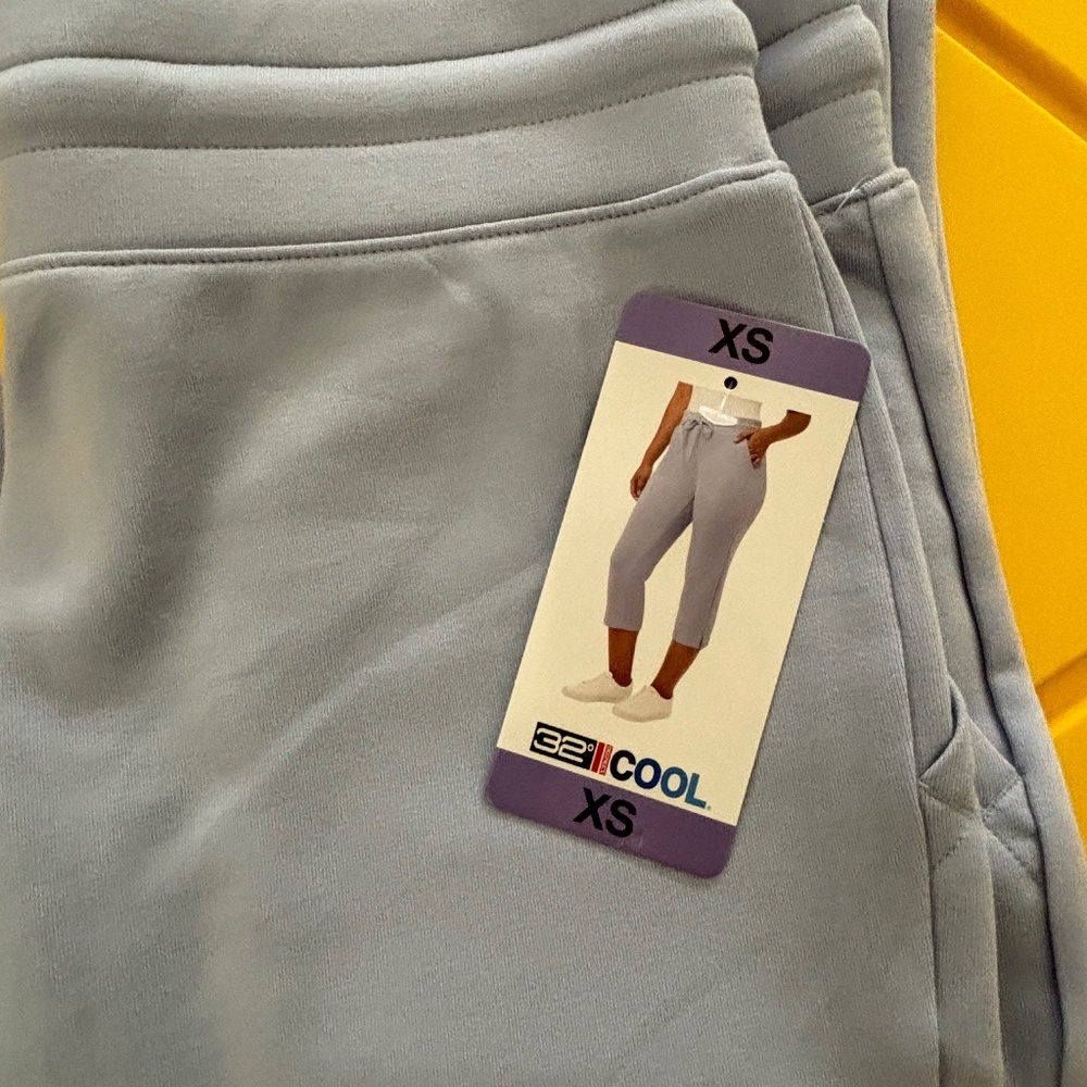 Ladies NWT 32 Degree Cool capri Size XS Blizzard